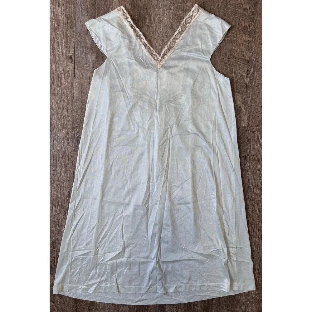 Vintage‎ Light Green Nightgown lace embroidery Size S cottagecore shabby chic